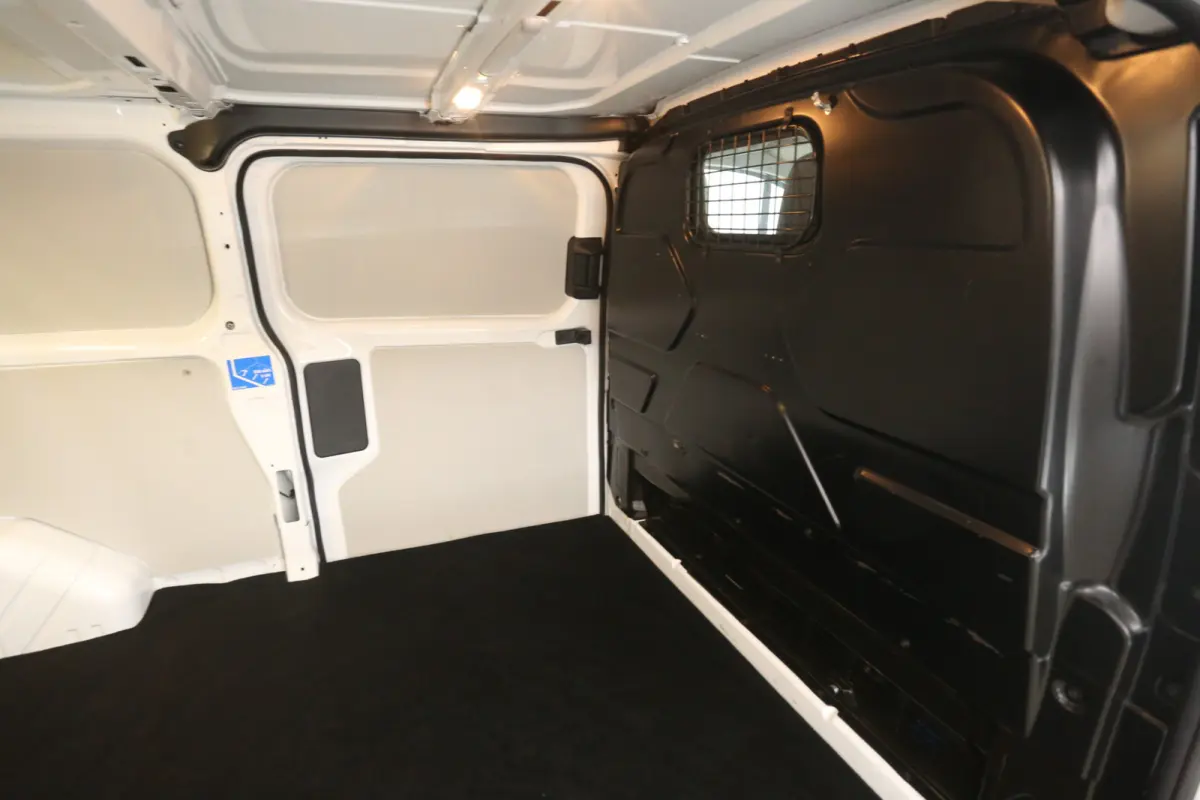 2.0 TDCI L2H1 | Airco | Camera | Cruise | 3 Zits | Trekhaak | 2xSchuifdeur | Parkeersens.