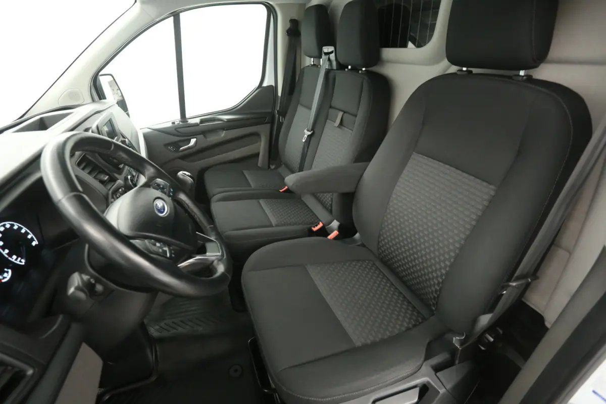 2.0 TDCI L2H1 | Airco | Camera | Cruise | 3 Zits | Trekhaak | 2xSchuifdeur | Parkeersens.