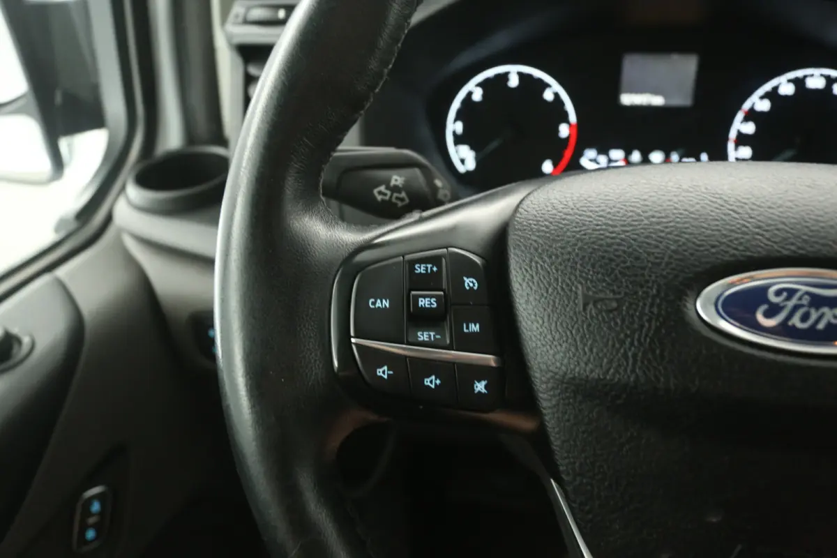2.0 TDCI L2H1 | Airco | Camera | Cruise | 3 Zits | Trekhaak | 2xSchuifdeur | Parkeersens.