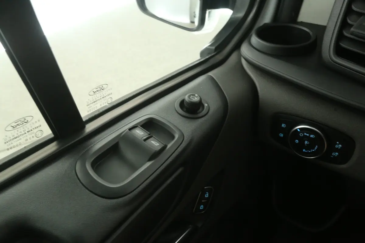 2.0 TDCI L2H1 | Airco | Camera | Cruise | 3 Zits | Trekhaak | 2xSchuifdeur | Parkeersens.
