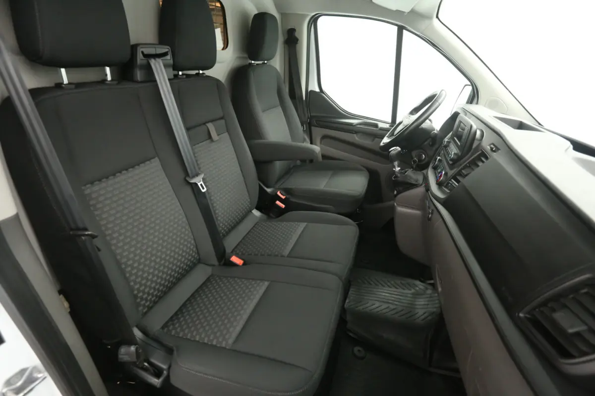 2.0 TDCI L2H1 | Airco | Camera | Cruise | 3 Zits | Trekhaak | 2xSchuifdeur | Parkeersens.