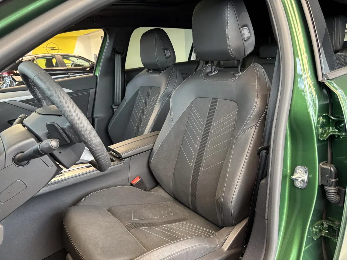 1.6 Turbo Plug In Hybrid Ultimate | Apple Carplay/Android Auto | 18 inch velgen | Camera
