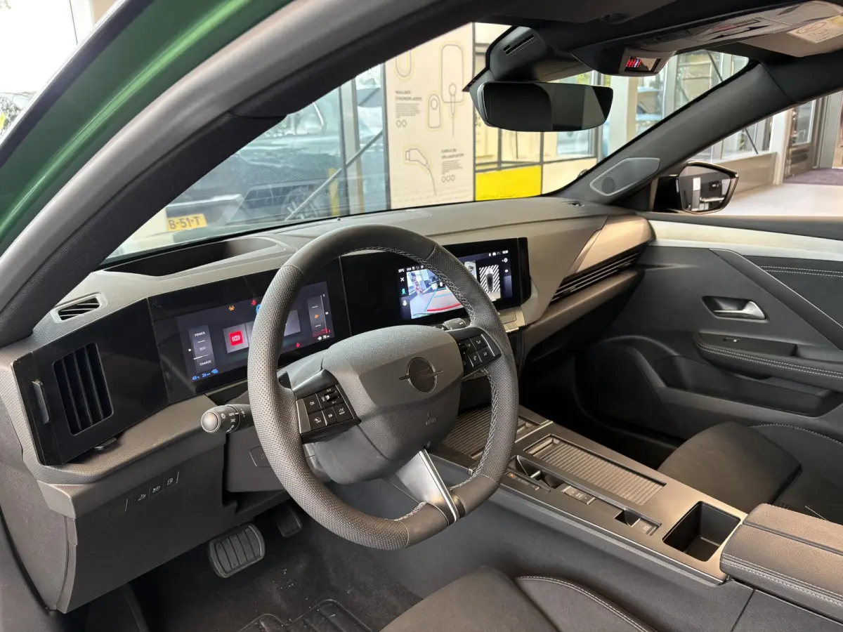 1.6 Turbo Plug In Hybrid Ultimate | Apple Carplay/Android Auto | 18 inch velgen | Camera