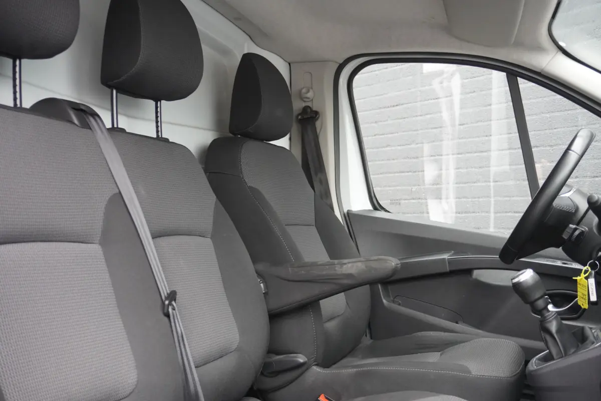2.0 Blue dCi 130PK EURO 6 - Airco - Navi - Cruise - €15.950,- Excl.