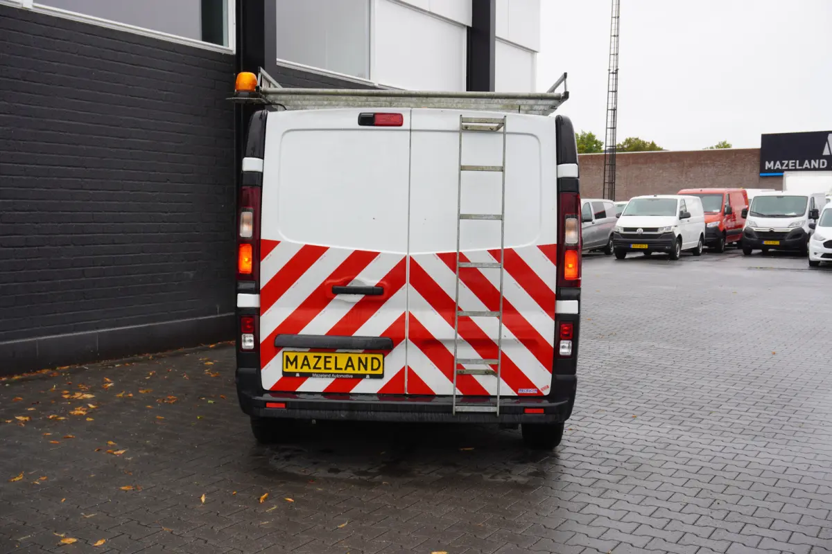 2.0 Blue dCi 130PK EURO 6 - Airco - Navi - Cruise - €15.950,- Excl.