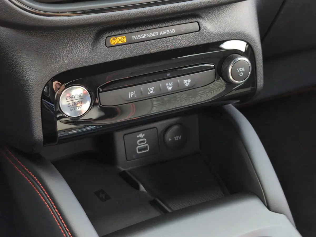 2.5 PHEV ST-Line | Achterbank verwarmd | Achteruitrijcamera | All weather banden