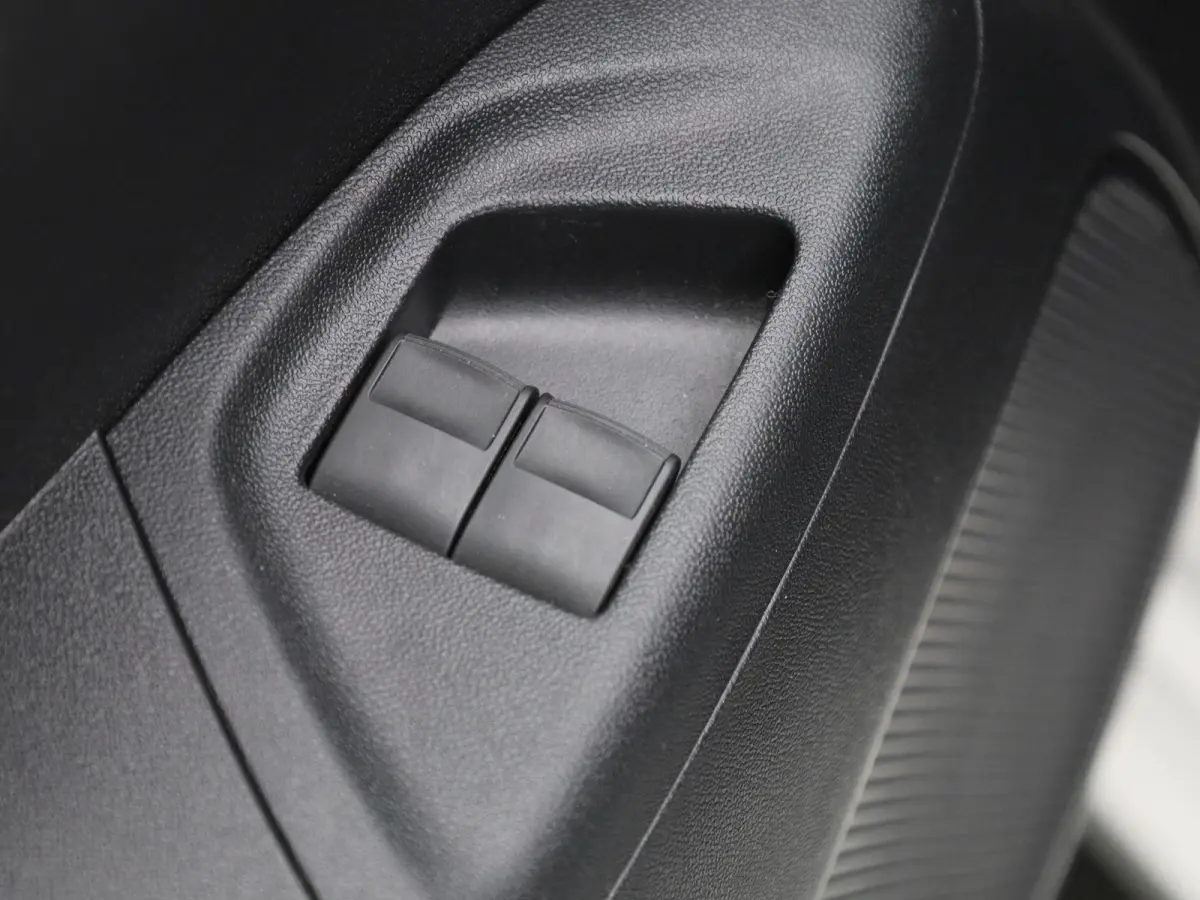1.0 e-VTi Active l Airco l Carplay