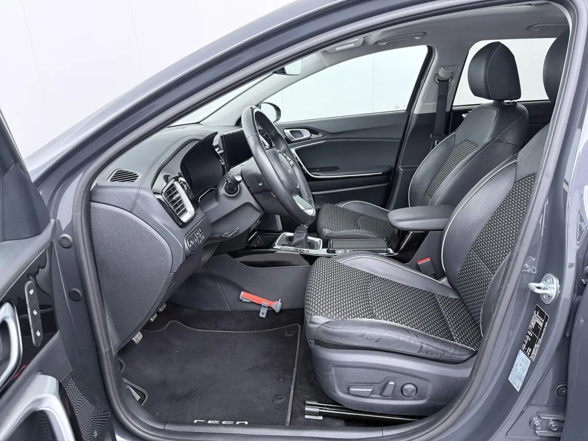1.0 T-GDi ExecutiveLine | Panoramadak | JBL Audio | Camera | Stoelverwarming |