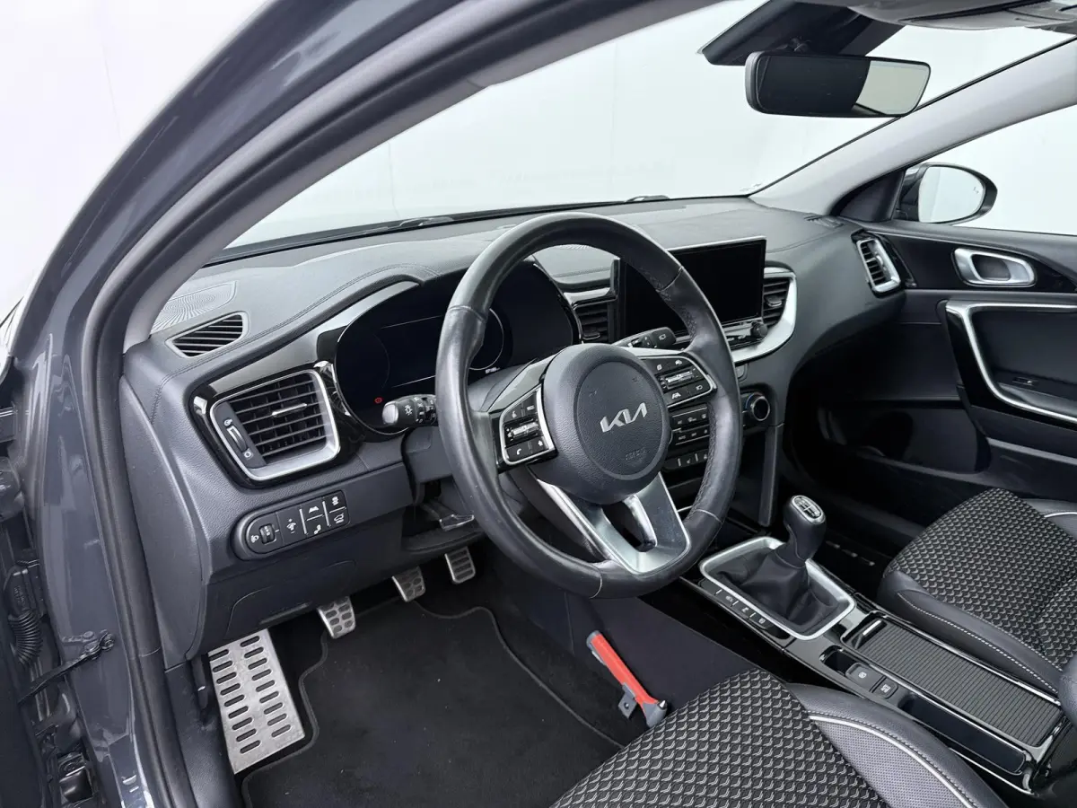 1.0 T-GDi ExecutiveLine | Panoramadak | JBL Audio | Camera | Stoelverwarming |