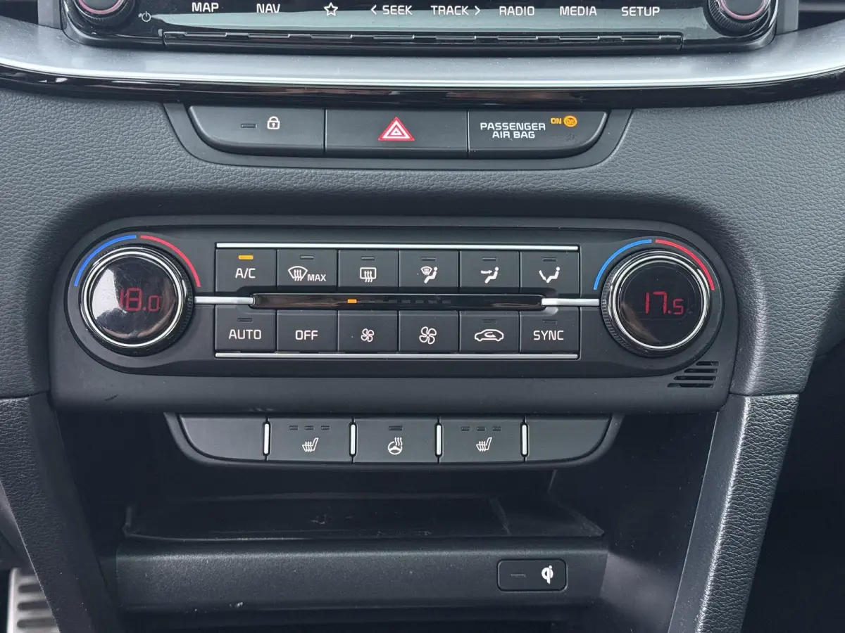 1.0 T-GDi ExecutiveLine | Panoramadak | JBL Audio | Camera | Stoelverwarming |