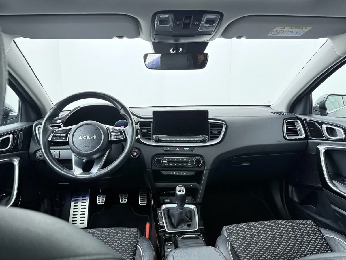 1.0 T-GDi ExecutiveLine | Panoramadak | JBL Audio | Camera | Stoelverwarming |