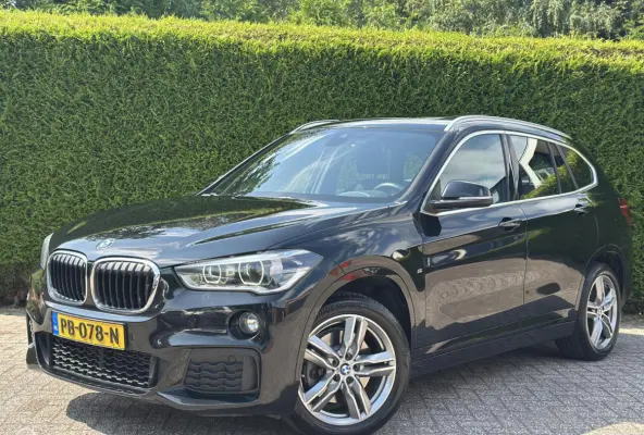 sDrive20i Executive |M-sport|Trekhaak 1800KG|Panoramadak|Sportstoel|