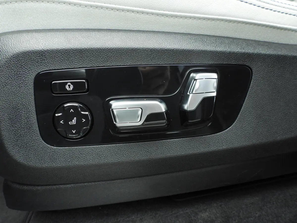 xDrive50e | M-Sportpakket | LED | HUD | Active cruise | Trekhaak | Panoramadak | Comfortzetels | DAB | Harman-kardon sound | Alu 21 inch