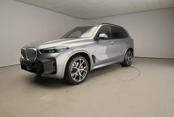 xDrive50e | M-Sportpakket | LED | HUD | Active cruise | Trekhaak | Panoramadak | Comfortzetels | DAB | Harman-kardon sound | Alu 21 inch