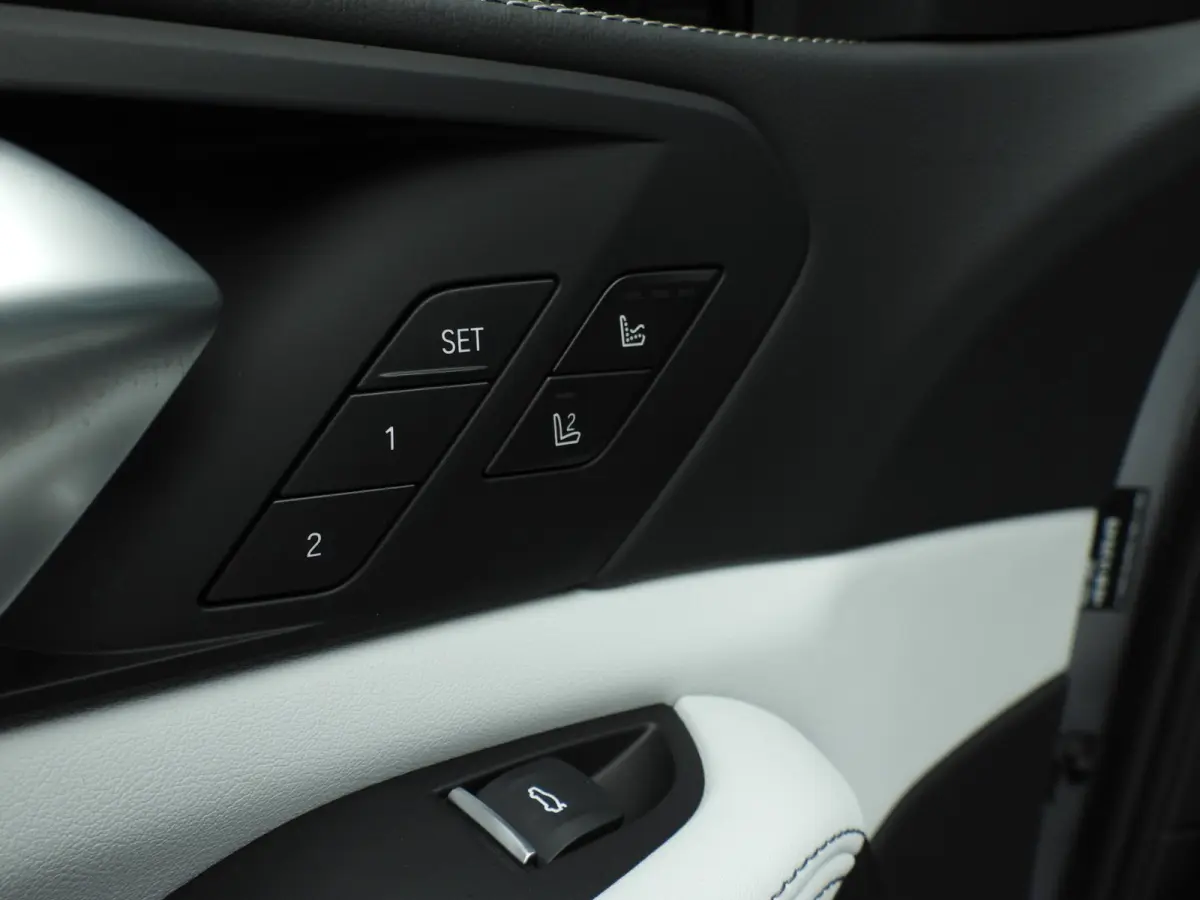xDrive50e | M-Sportpakket | LED | HUD | Active cruise | Trekhaak | Panoramadak | Comfortzetels | DAB | Harman-kardon sound | Alu 21 inch