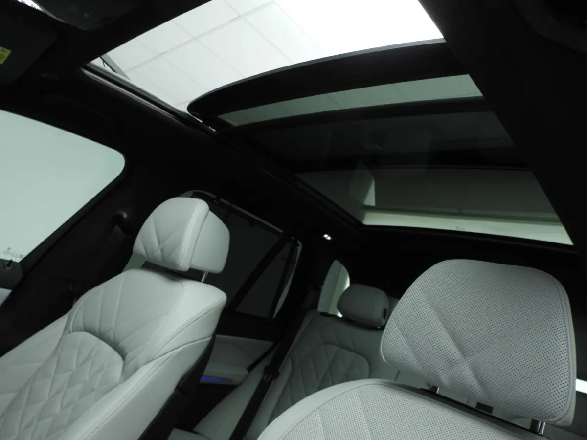 xDrive50e | M-Sportpakket | LED | HUD | Active cruise | Trekhaak | Panoramadak | Comfortzetels | DAB | Harman-kardon sound | Alu 21 inch