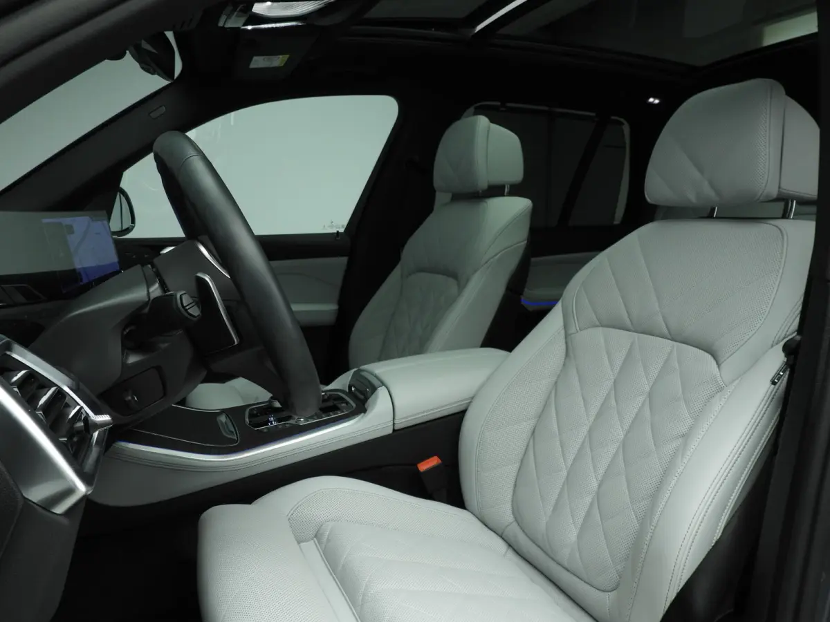 xDrive50e | M-Sportpakket | LED | HUD | Active cruise | Trekhaak | Panoramadak | Comfortzetels | DAB | Harman-kardon sound | Alu 21 inch