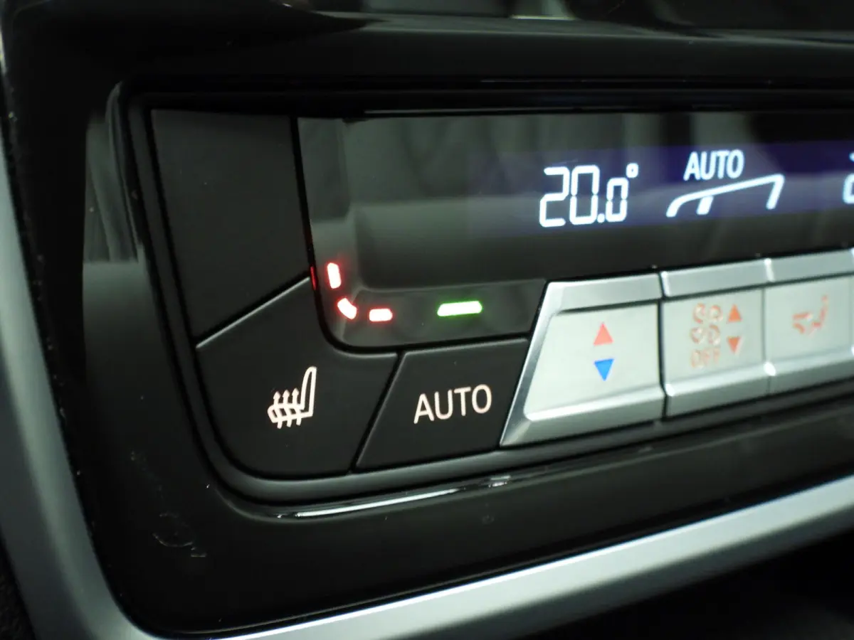 xDrive50e | M-Sportpakket | LED | HUD | Active cruise | Trekhaak | Panoramadak | Comfortzetels | DAB | Harman-kardon sound | Alu 21 inch