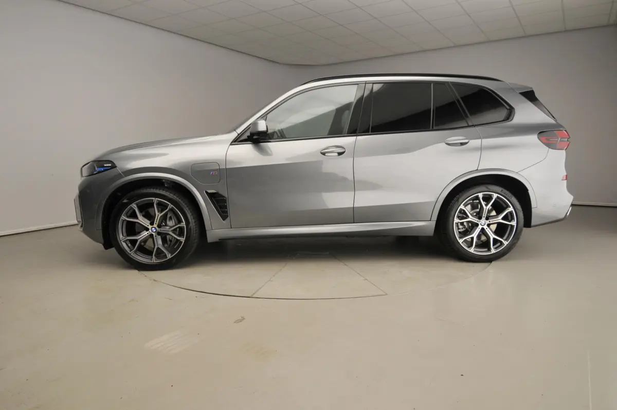 xDrive50e | M-Sportpakket | LED | HUD | Active cruise | Trekhaak | Panoramadak | Comfortzetels | DAB | Harman-kardon sound | Alu 21 inch
