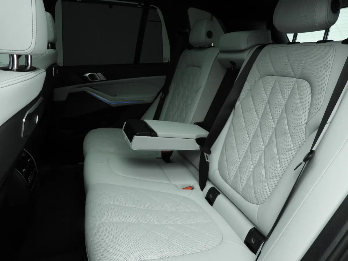 xDrive50e | M-Sportpakket | LED | HUD | Active cruise | Trekhaak | Panoramadak | Comfortzetels | DAB | Harman-kardon sound | Alu 21 inch