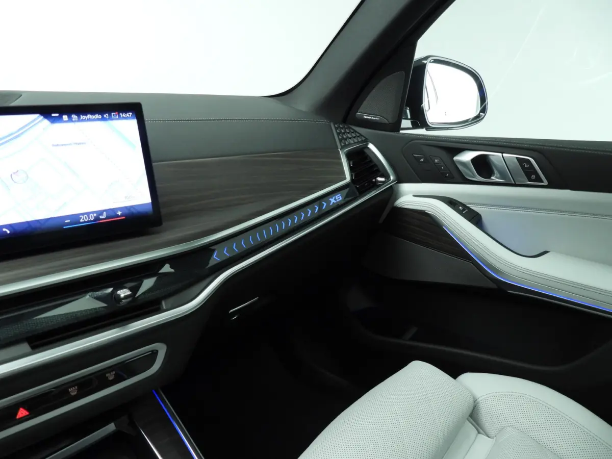 xDrive50e | M-Sportpakket | LED | HUD | Active cruise | Trekhaak | Panoramadak | Comfortzetels | DAB | Harman-kardon sound | Alu 21 inch