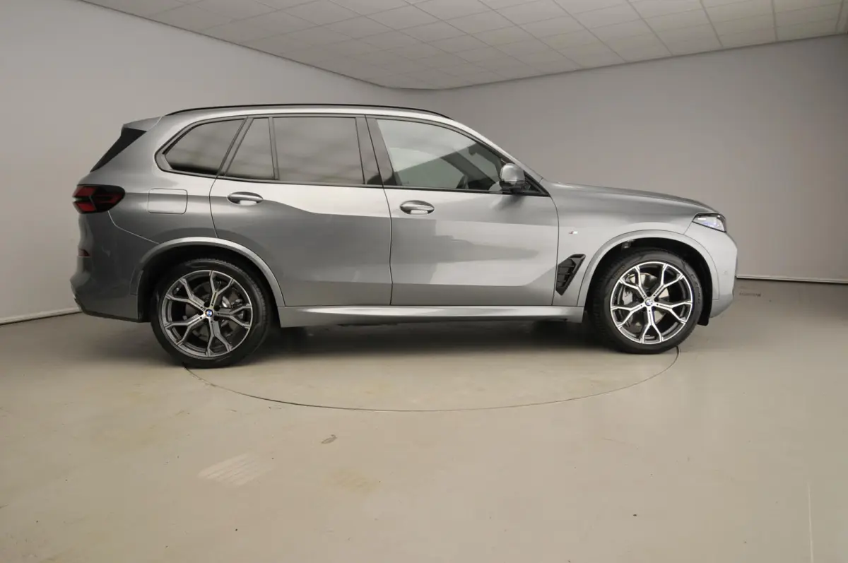 xDrive50e | M-Sportpakket | LED | HUD | Active cruise | Trekhaak | Panoramadak | Comfortzetels | DAB | Harman-kardon sound | Alu 21 inch