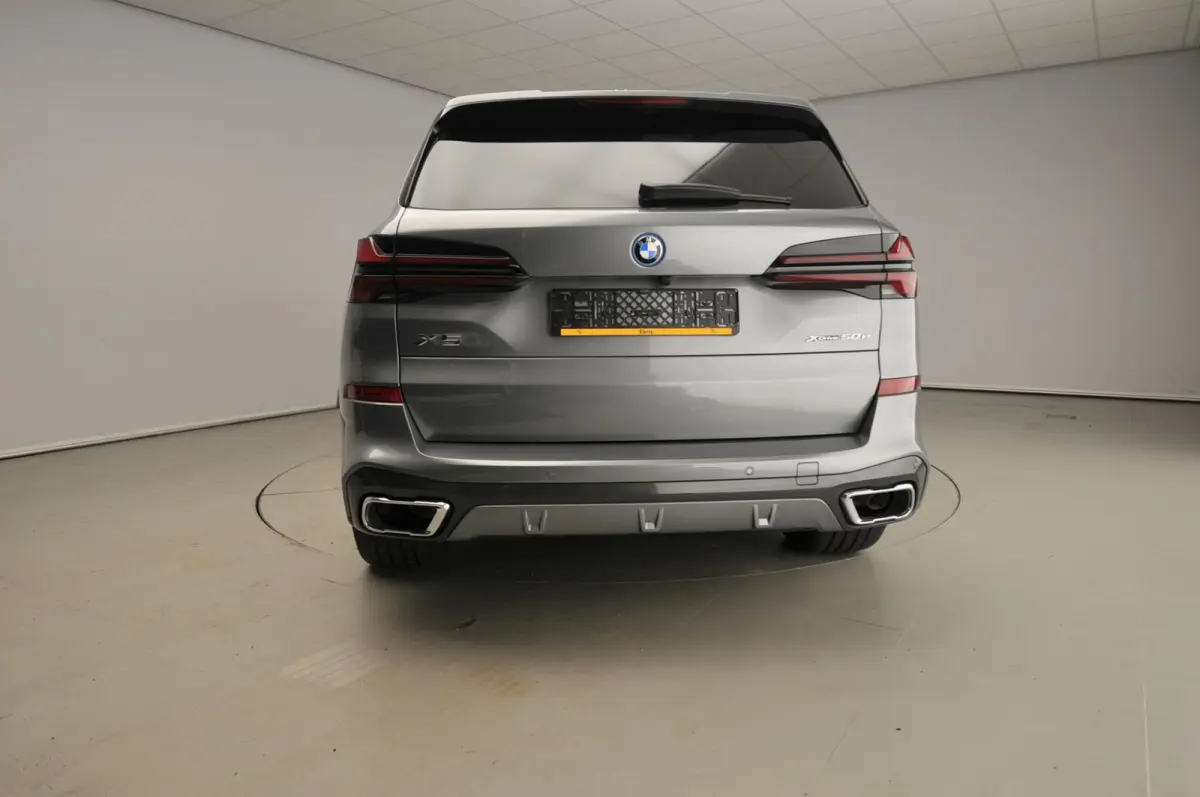xDrive50e | M-Sportpakket | LED | HUD | Active cruise | Trekhaak | Panoramadak | Comfortzetels | DAB | Harman-kardon sound | Alu 21 inch