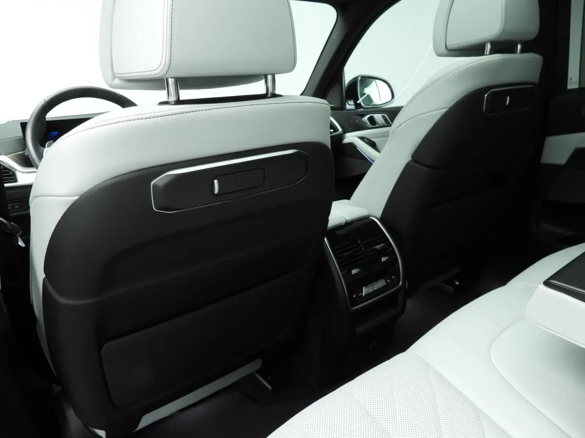 xDrive50e | M-Sportpakket | LED | HUD | Active cruise | Trekhaak | Panoramadak | Comfortzetels | DAB | Harman-kardon sound | Alu 21 inch