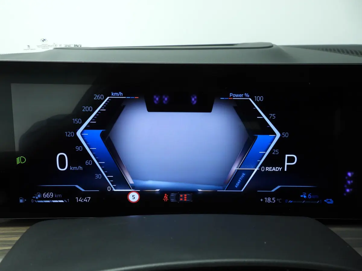 xDrive50e | M-Sportpakket | LED | HUD | Active cruise | Trekhaak | Panoramadak | Comfortzetels | DAB | Harman-kardon sound | Alu 21 inch