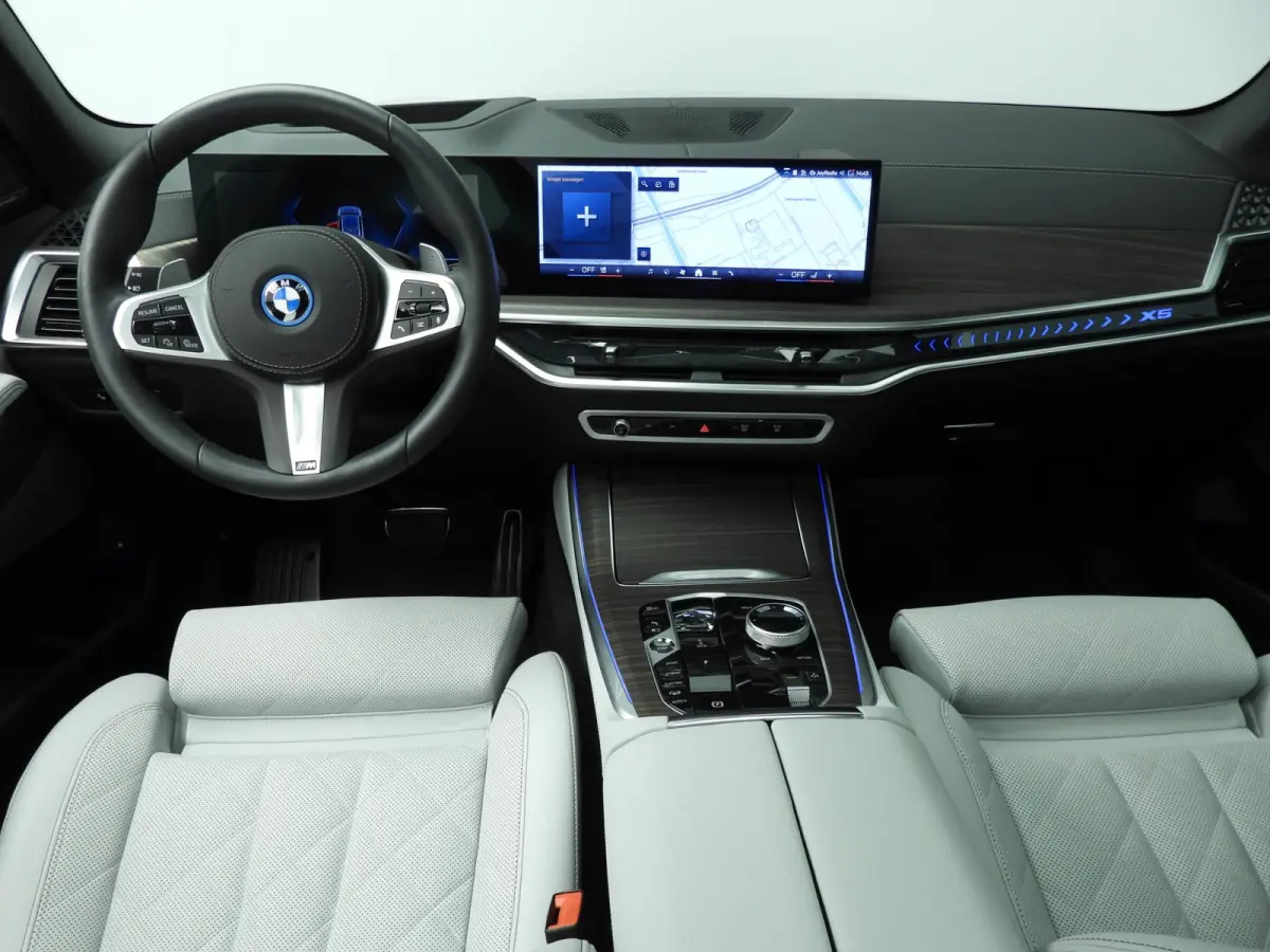 xDrive50e | M-Sportpakket | LED | HUD | Active cruise | Trekhaak | Panoramadak | Comfortzetels | DAB | Harman-kardon sound | Alu 21 inch