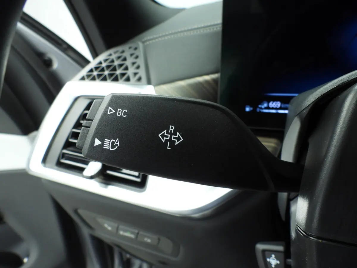 xDrive50e | M-Sportpakket | LED | HUD | Active cruise | Trekhaak | Panoramadak | Comfortzetels | DAB | Harman-kardon sound | Alu 21 inch