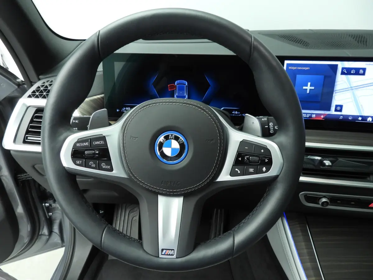 xDrive50e | M-Sportpakket | LED | HUD | Active cruise | Trekhaak | Panoramadak | Comfortzetels | DAB | Harman-kardon sound | Alu 21 inch