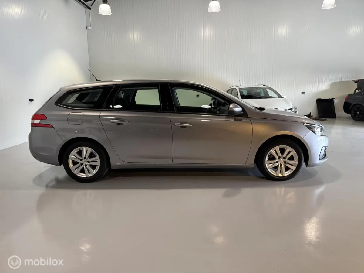1.2 PureTech Blue Lease Premium