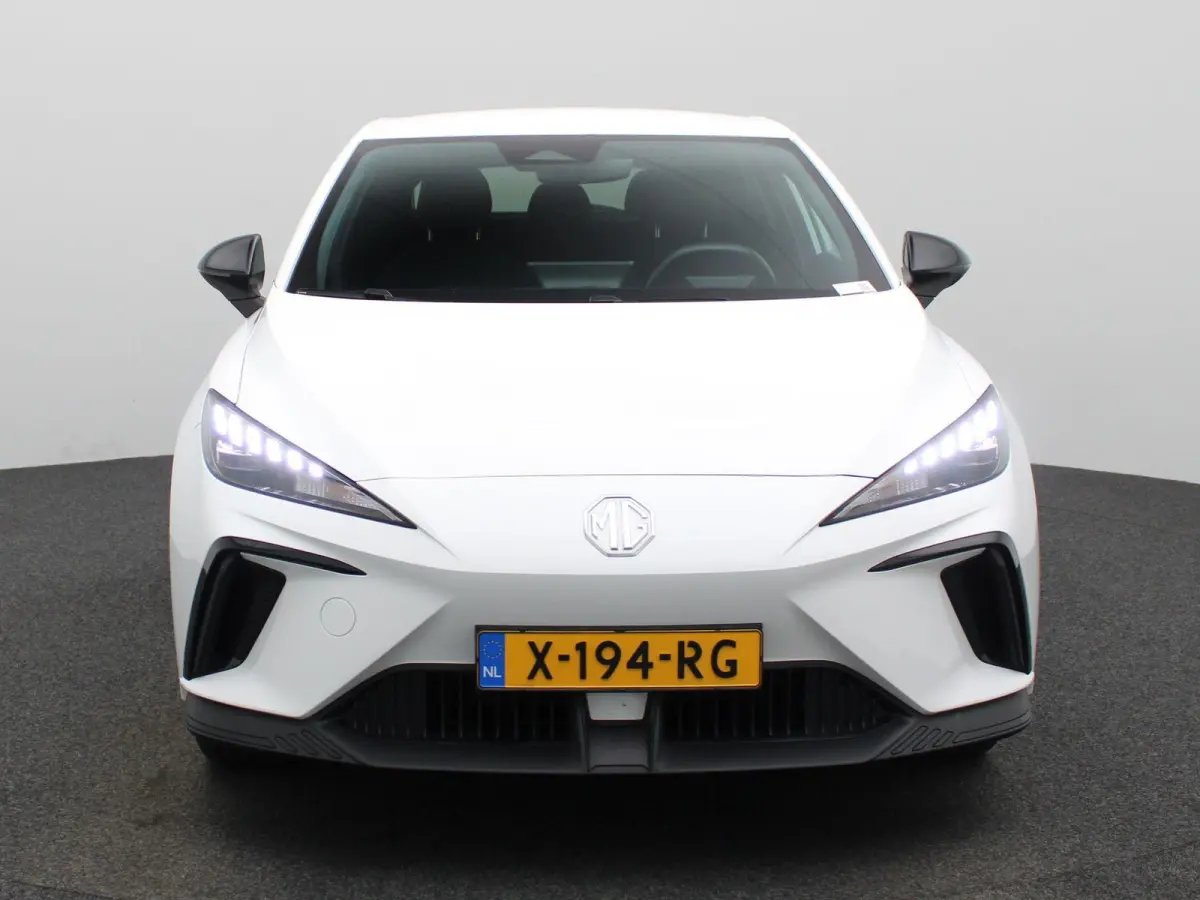 Comfort 64 kWh | APPLE CARPLAY - ANDROID AUTO | PARKEERSENSOREN | CLIMATE CONTROL | CRUISE CONTROL |