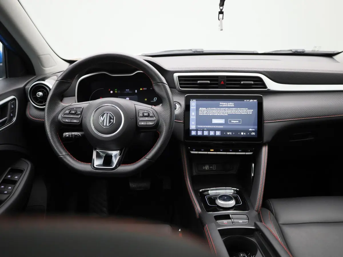 EV Long Range Luxury 70 kWh | PANORAMADAK | LEDER | APPLE CARPLAY | ACHTERUITRIJCAMERA | TREKHAAK | VIRTUAL COCKPIT | LED VERLICHTING | STOELVERWARMING |