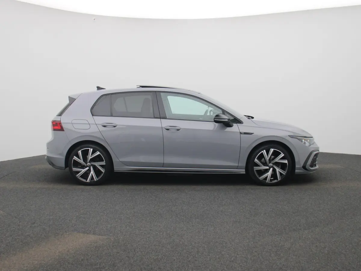1.5 eTSI Aut. R-Line | Panoramadak | IQ Light | BlackStyle | Winterpakket | HeadUp Display | 18" Velgen |