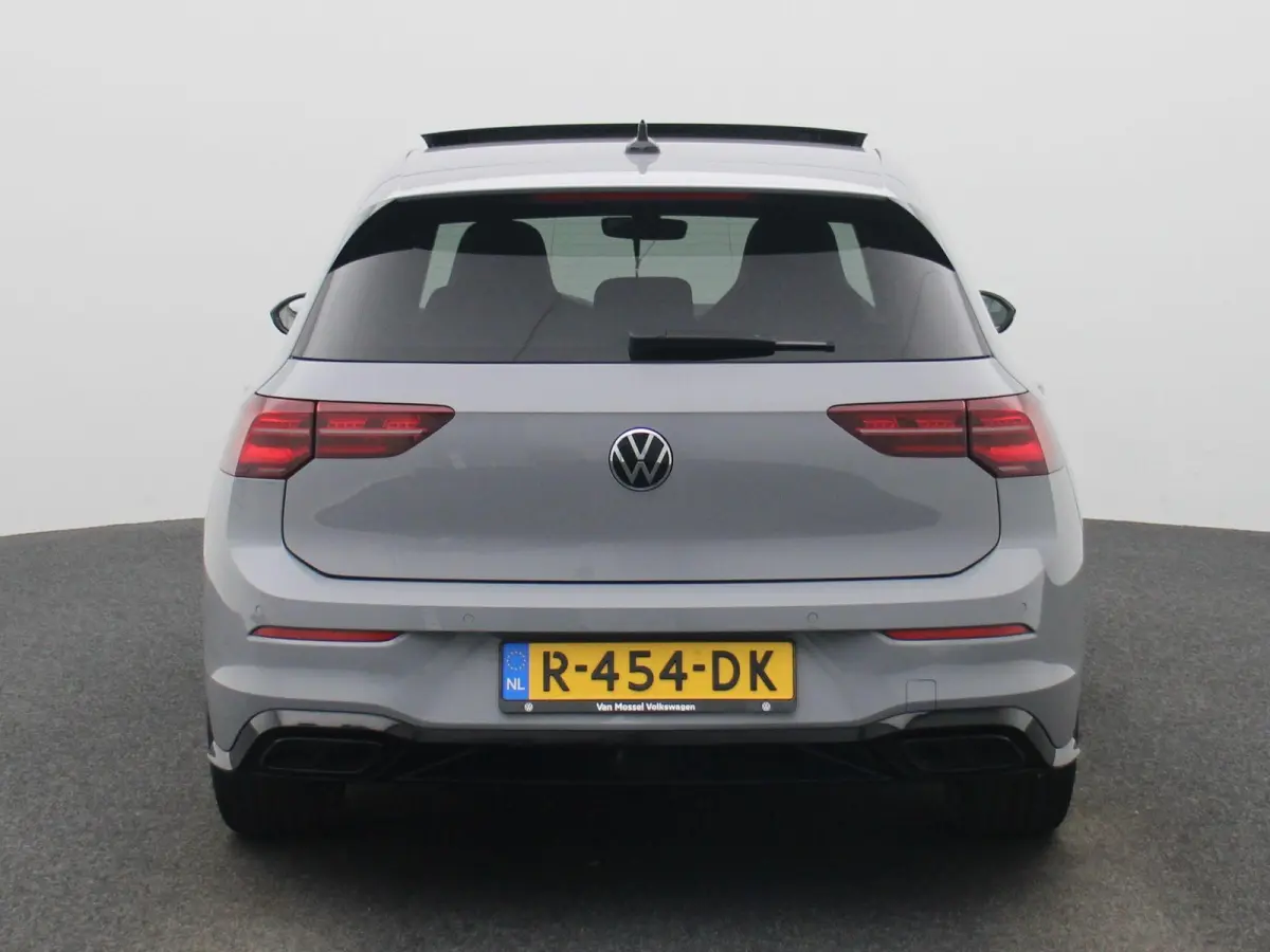 1.5 eTSI Aut. R-Line | Panoramadak | IQ Light | BlackStyle | Winterpakket | HeadUp Display | 18" Velgen |
