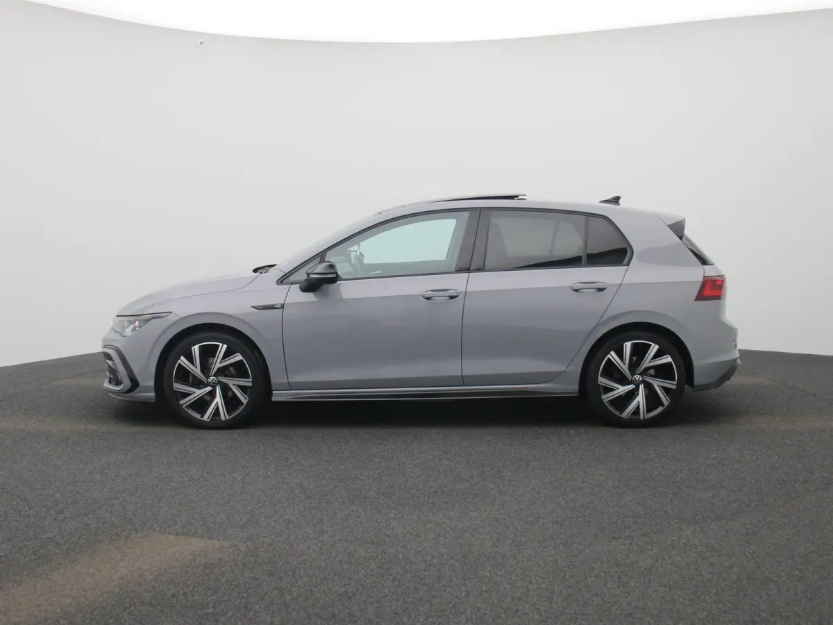 1.5 eTSI Aut. R-Line | Panoramadak | IQ Light | BlackStyle | Winterpakket | HeadUp Display | 18" Velgen |