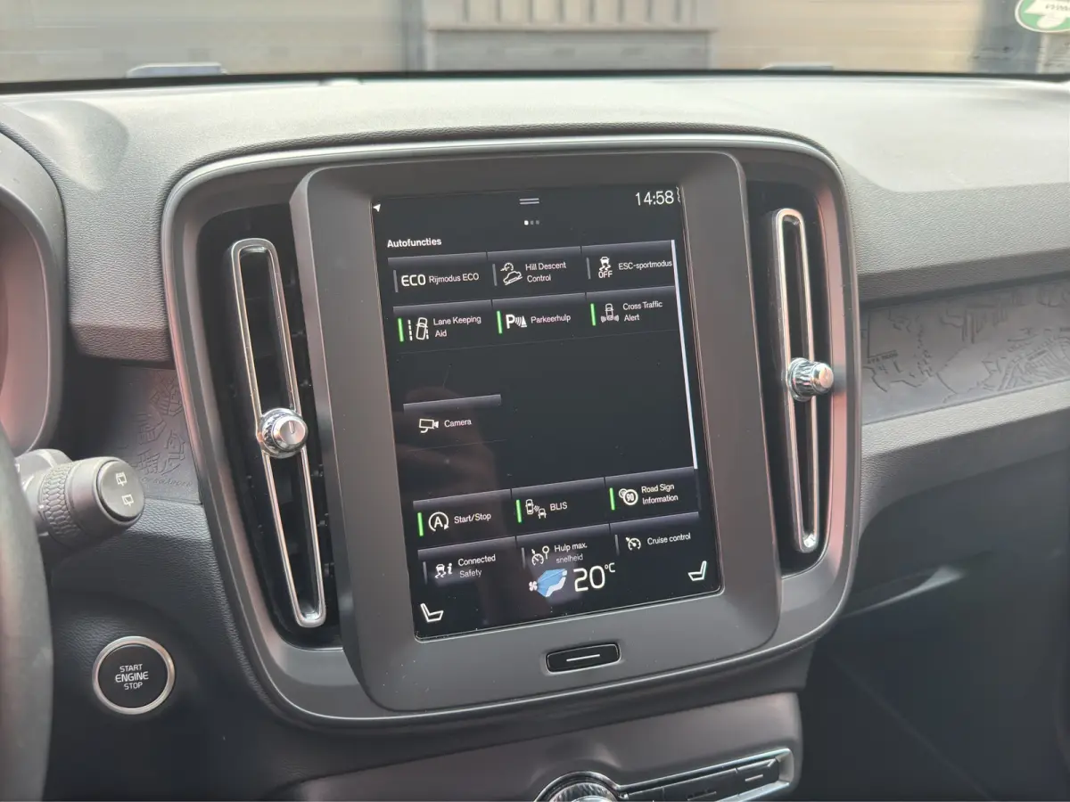 T2 Momentum Core | Trekhaak | Stuur+Stoelverwarming | Cruise control adaptief | Apple Carplay/Android Auto |