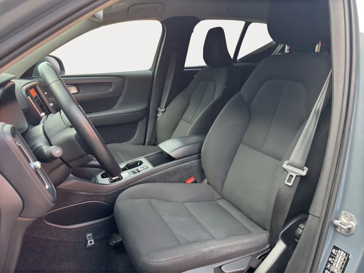 T2 Momentum Core | Trekhaak | Stuur+Stoelverwarming | Cruise control adaptief | Apple Carplay/Android Auto |