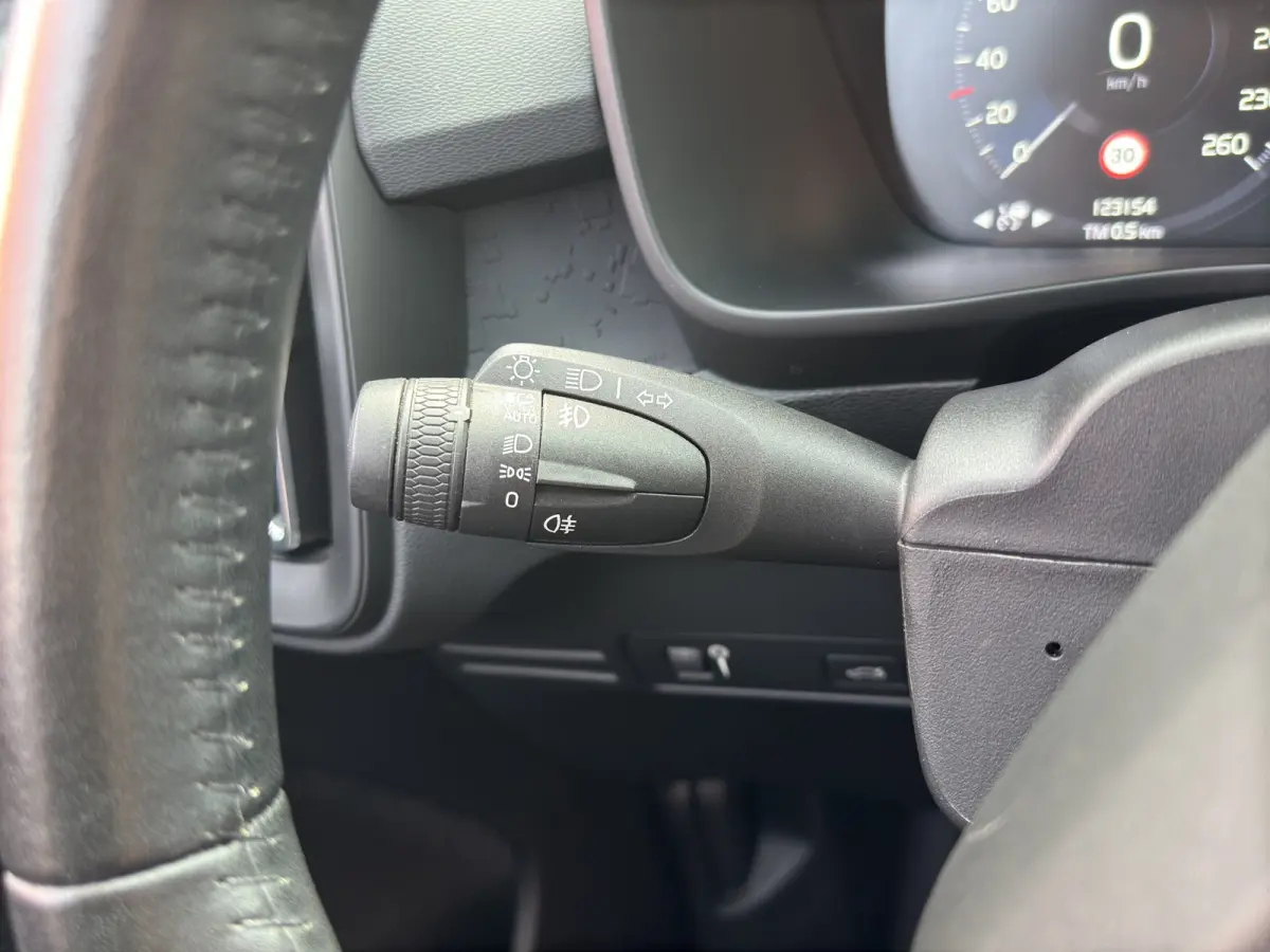 T2 Momentum Core | Trekhaak | Stuur+Stoelverwarming | Cruise control adaptief | Apple Carplay/Android Auto |