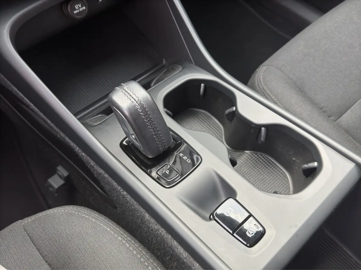 T2 Momentum Core | Trekhaak | Stuur+Stoelverwarming | Cruise control adaptief | Apple Carplay/Android Auto |