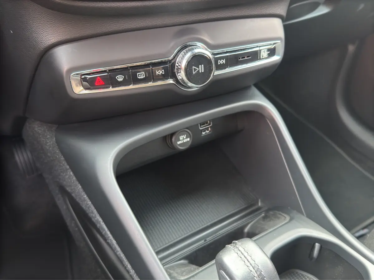 T2 Momentum Core | Trekhaak | Stuur+Stoelverwarming | Cruise control adaptief | Apple Carplay/Android Auto |