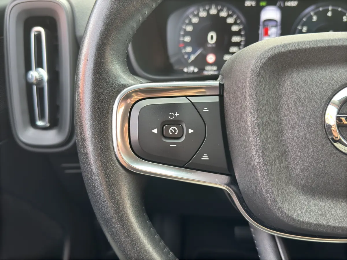 T2 Momentum Core | Trekhaak | Stuur+Stoelverwarming | Cruise control adaptief | Apple Carplay/Android Auto |