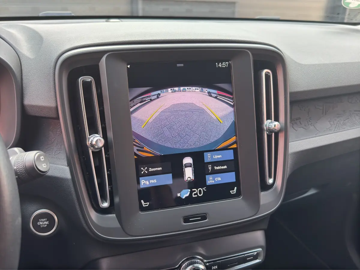 T2 Momentum Core | Trekhaak | Stuur+Stoelverwarming | Cruise control adaptief | Apple Carplay/Android Auto |