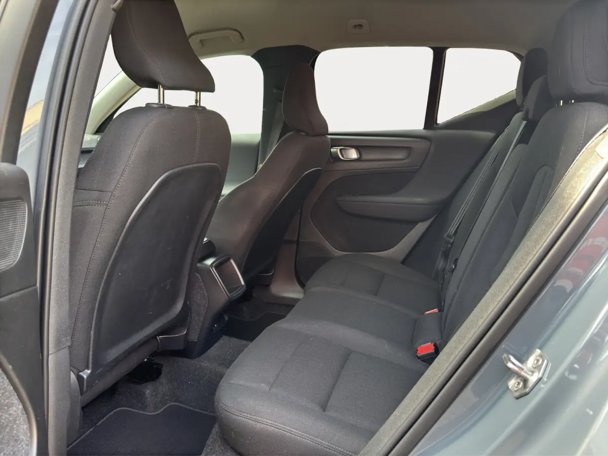 T2 Momentum Core | Trekhaak | Stuur+Stoelverwarming | Cruise control adaptief | Apple Carplay/Android Auto |