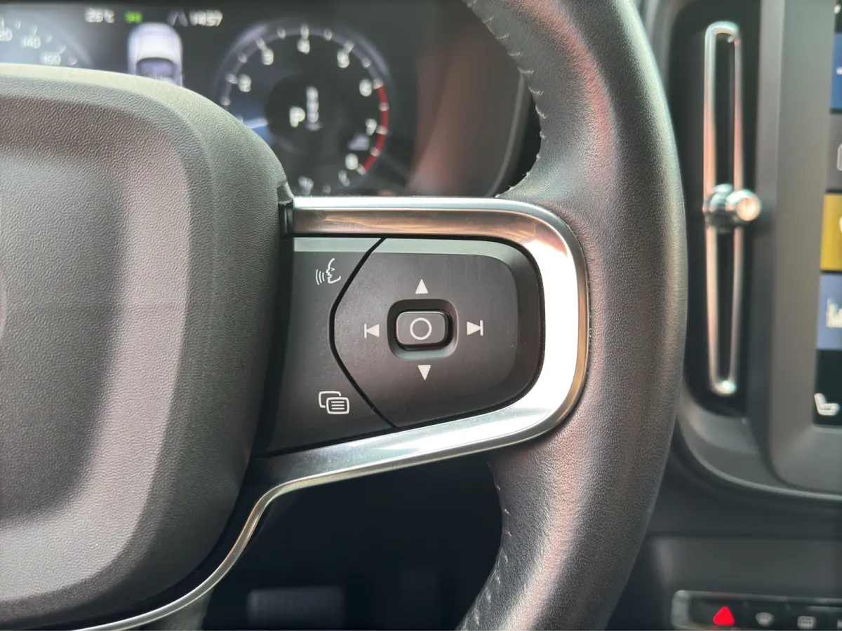 T2 Momentum Core | Trekhaak | Stuur+Stoelverwarming | Cruise control adaptief | Apple Carplay/Android Auto |