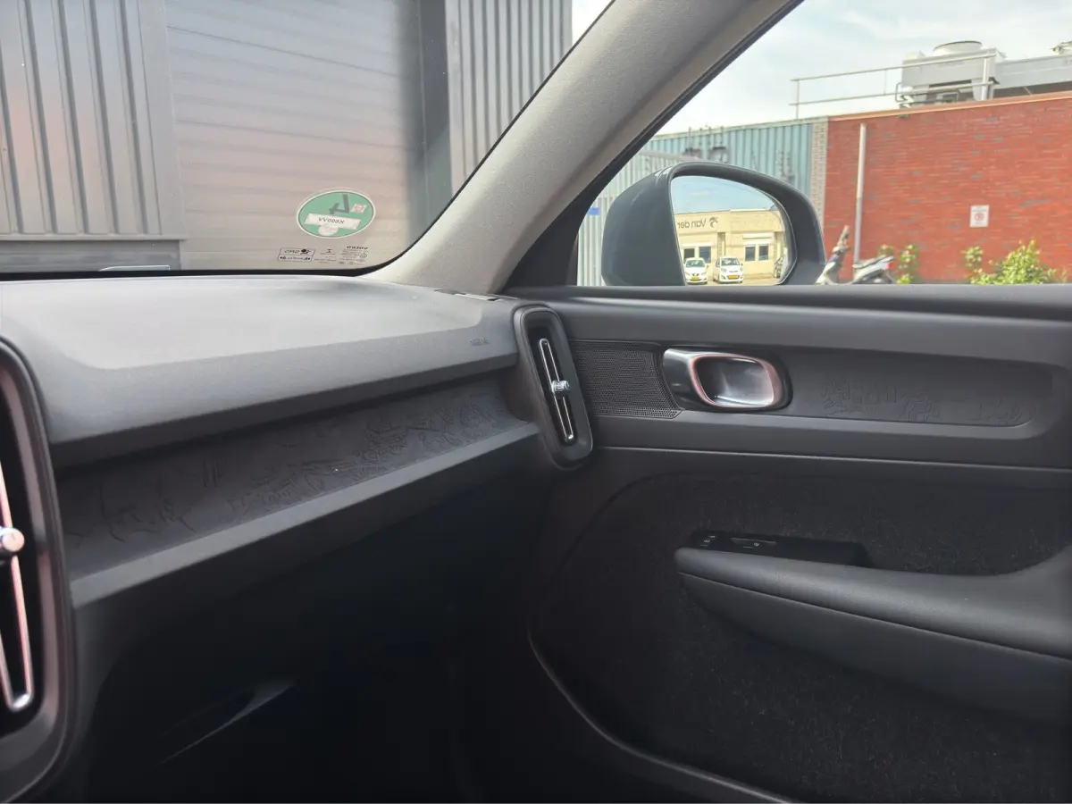 T2 Momentum Core | Trekhaak | Stuur+Stoelverwarming | Cruise control adaptief | Apple Carplay/Android Auto |