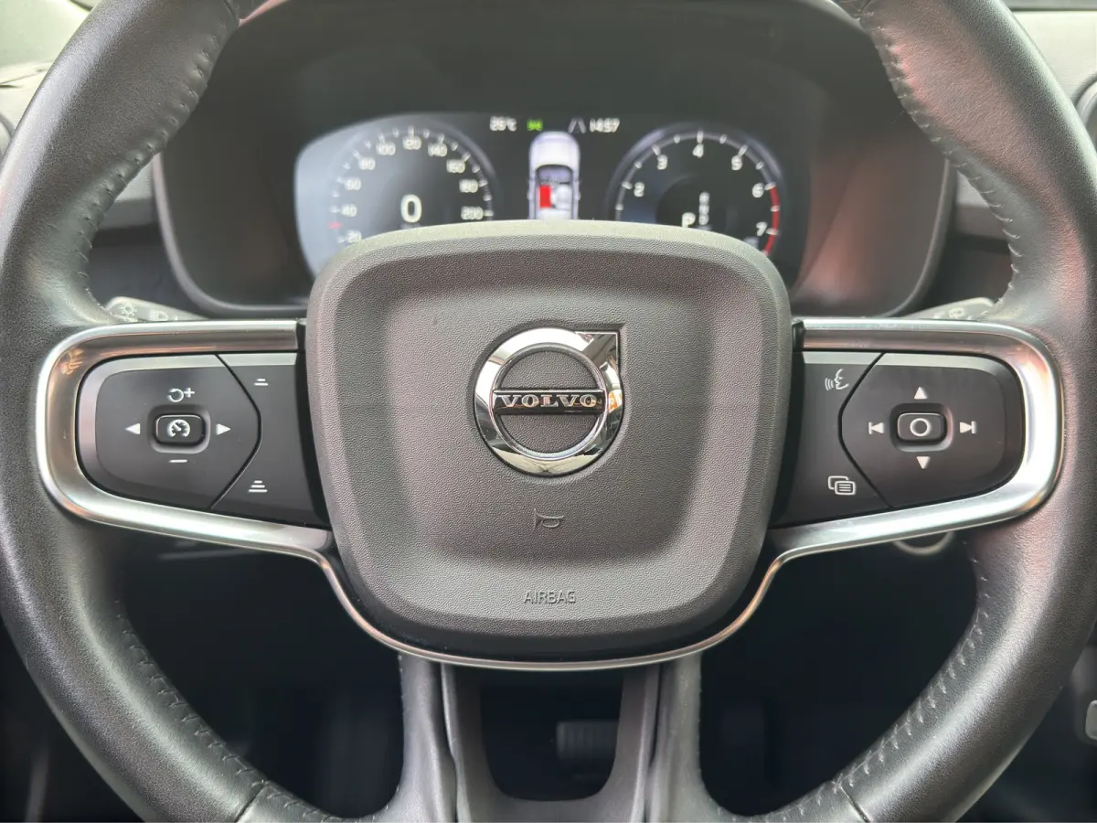 T2 Momentum Core | Trekhaak | Stuur+Stoelverwarming | Cruise control adaptief | Apple Carplay/Android Auto |