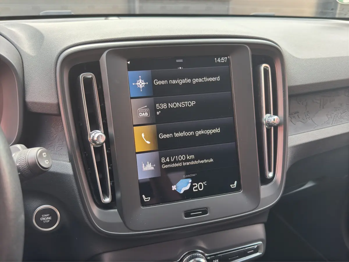 T2 Momentum Core | Trekhaak | Stuur+Stoelverwarming | Cruise control adaptief | Apple Carplay/Android Auto |